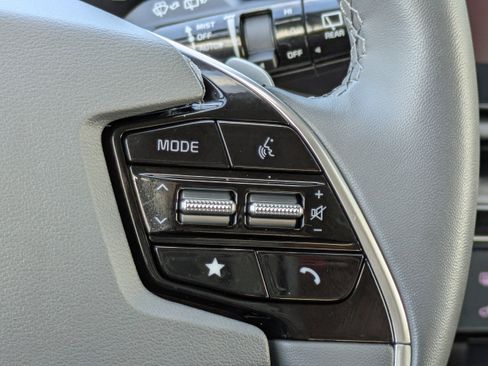 Certified 2024 Kia Niro EX Touring image 31