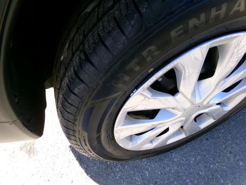 Used 2015 Nissan Rogue S image 31