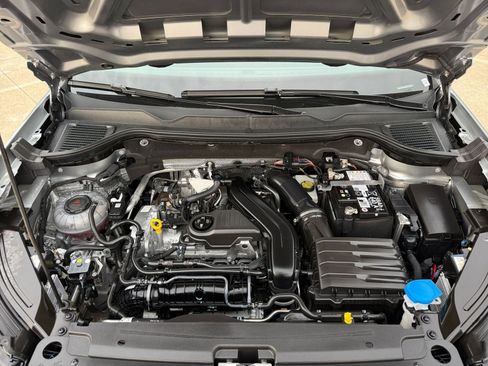 Used 2025 Volkswagen Taos SE FWD image 32