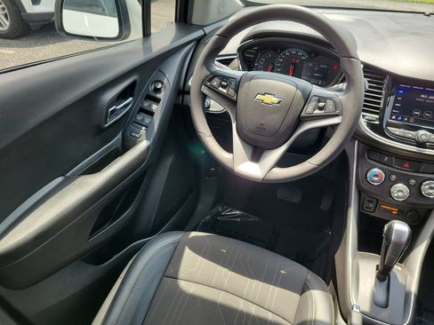 Used 2022 Chevrolet Trax LT w/ LT Convenience Package FWD image 26
