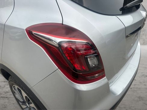 Used 2022 Buick Encore Preferred AWD/4WD image 21