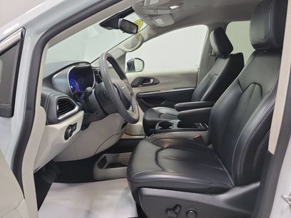 Used 2023 Chrysler Pacifica Touring-L