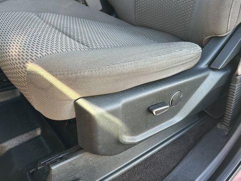 Used 2017 Ford F150 XLT AWD/4WD image 24