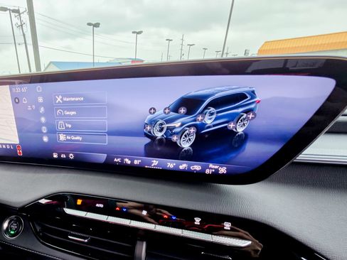 Used 2025 Buick Enclave Sport Touring image 24