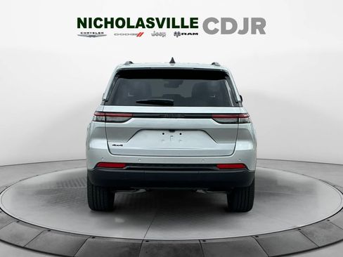 New 2025 Jeep Grand Cherokee Altitude image 5