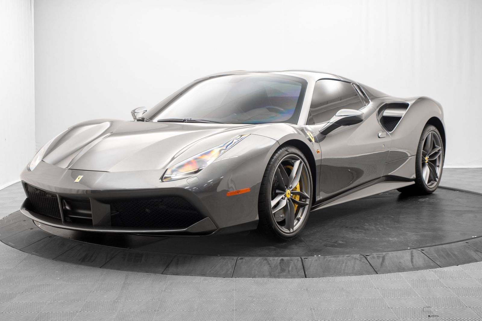 Used 2017 Ferrari 488 Spider RWD image 11