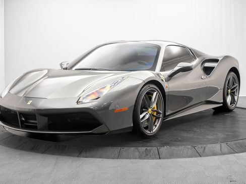 Used 2017 Ferrari 488 Spider RWD image 11