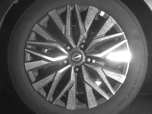 Used 2025 Nissan Altima 2.5 SV FWD image 12