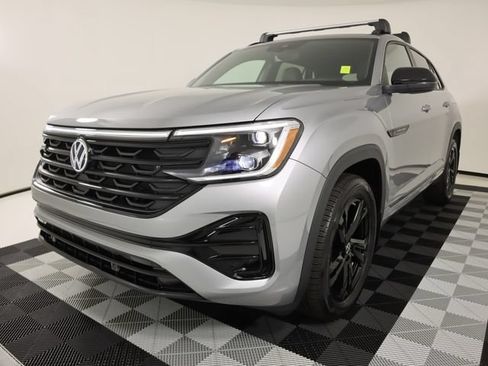 Used 2026 Volkswagen Atlas Cross Sport SEL R-Line AWD/4WD image 1