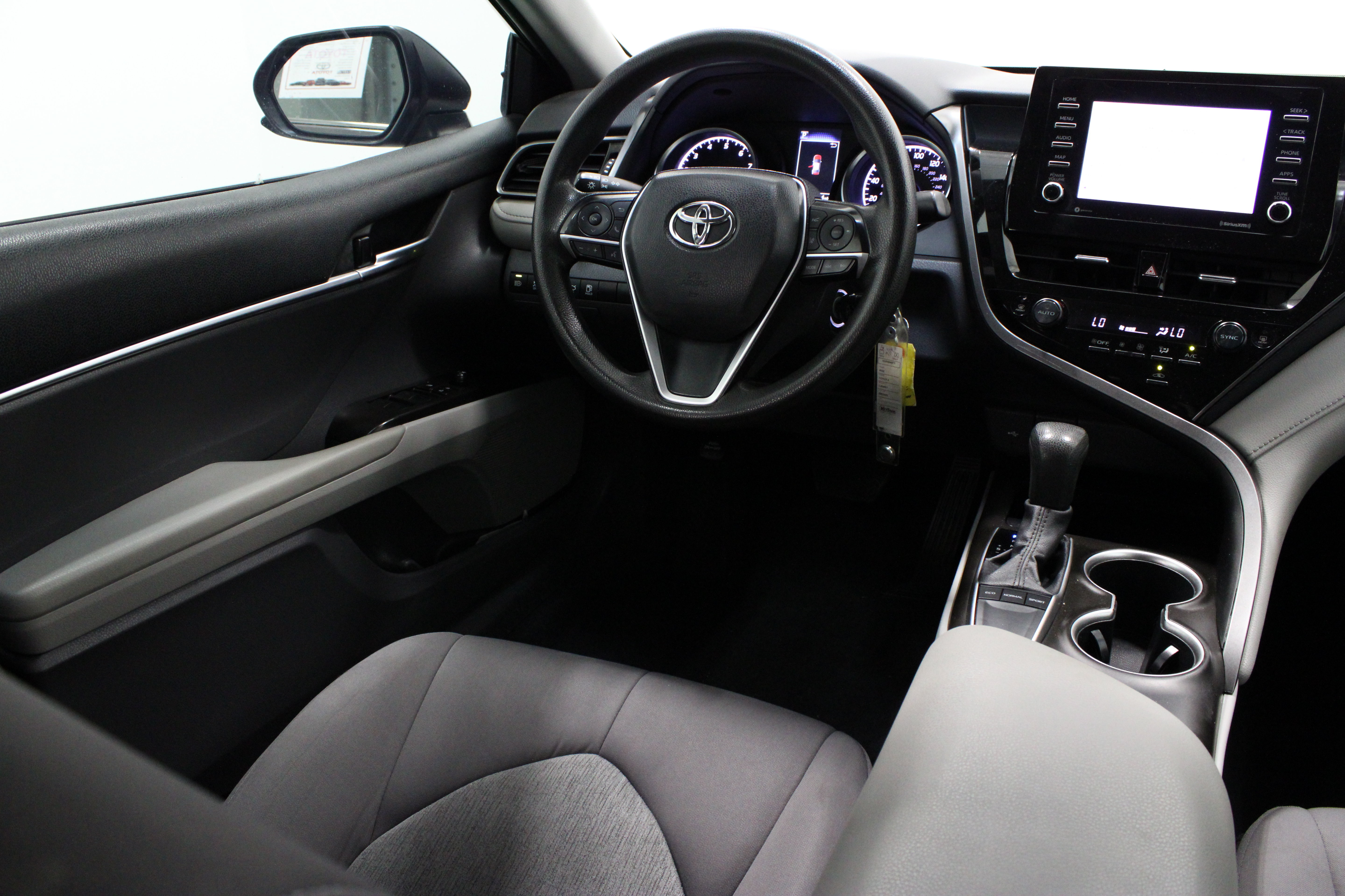 Used 2022 Toyota Camry LE FWD image 28