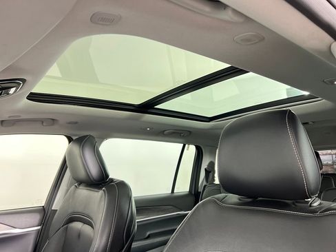 Used 2023 Jeep Grand Cherokee L Limited w/ Black Appearance Package image 29