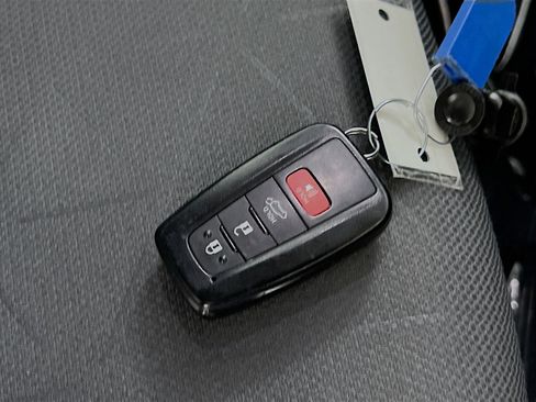 Used 2025 Toyota RAV4 XLE w/ Convenience Package FWD image 36