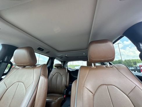 Used 2018 Chrysler Pacifica Limited FWD image 29