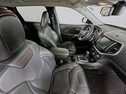 Used 2018 Jeep Cherokee Trailhawk w/ Quick Order Package 27L image 27