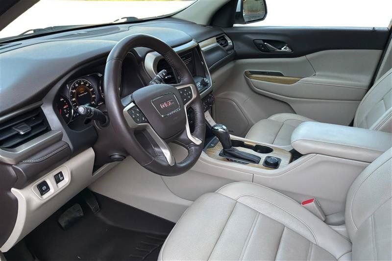 Used 2017 GMC Acadia Denali w/ Technology Package FWD image 10