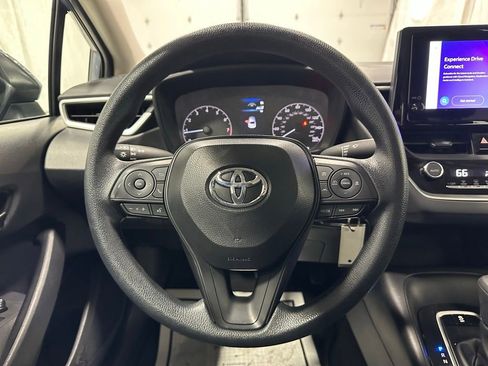 Used 2025 Toyota Corolla LE FWD image 18
