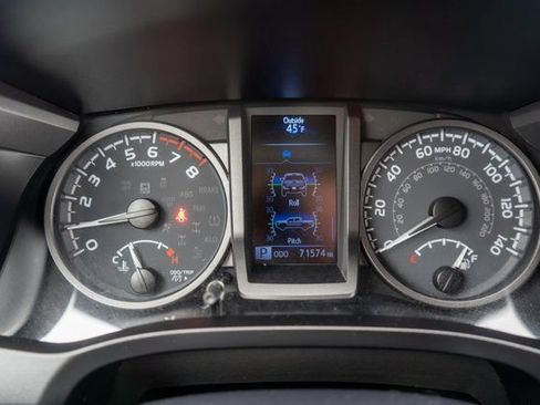 Used 2022 Toyota Tacoma TRD Off-Road w/ Technology Package AWD/4WD image 20