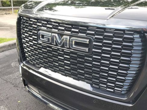 Certified 2023 GMC Yukon XL Denali Ultimate AWD/4WD image 9