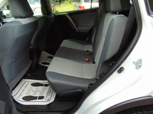 Used 2014 Toyota RAV4 LE FWD image 22