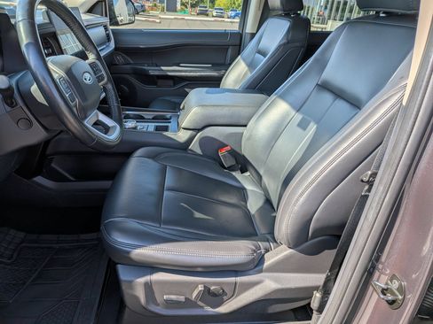 Used 2024 Ford Expedition XLT RWD image 14