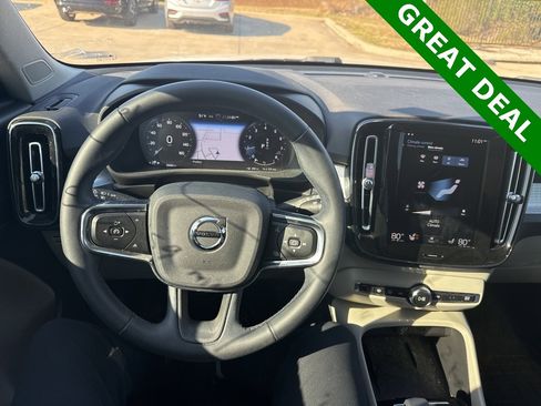 Used 2022 Volvo XC40 T5 Momentum image 19