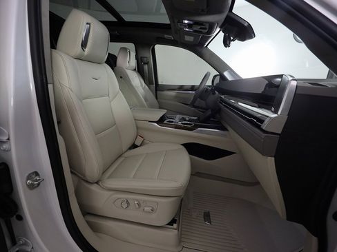 Used 2025 Cadillac Escalade Sport Platinum w/ LPO, ONYX Package image 13