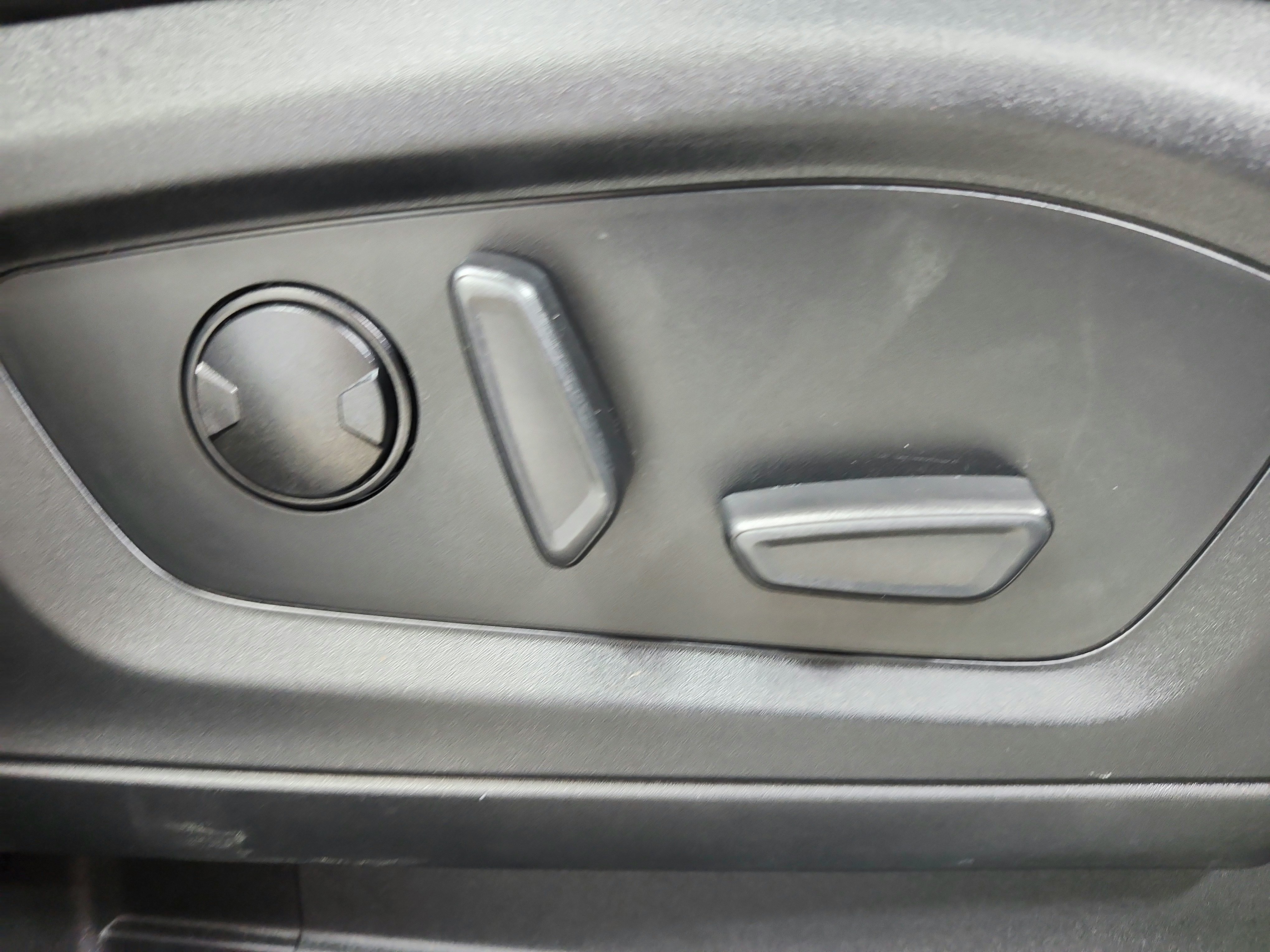 Used 2023 Ford Explorer Platinum w/ Technology Package AWD/4WD image 46