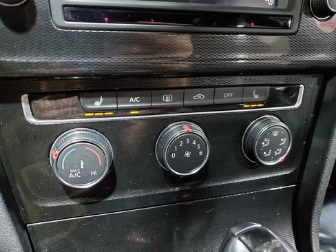 Used 2017 Volkswagen GTI SE image 32