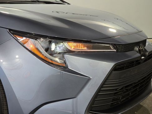 Used 2023 Toyota Corolla LE image 5