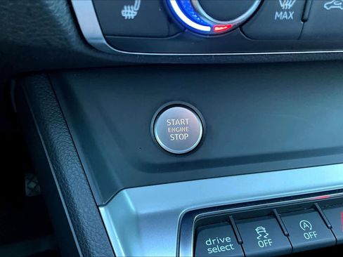 Used 2019 Audi Q3 2.0T Premium Plus image 32