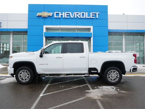 Used 2022 Chevrolet Silverado 3500 High Country w/ Z71 Off-Road Package image 4