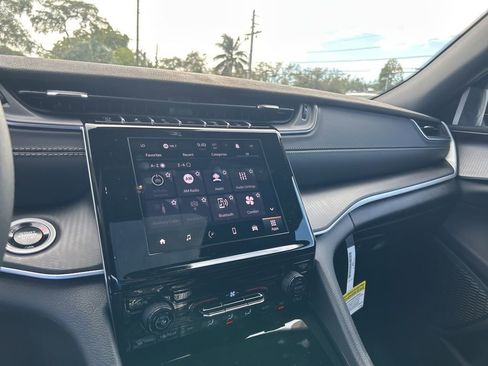 New 2025 Jeep Grand Cherokee Laredo X image 12