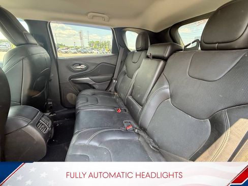 Used 2021 Jeep Cherokee Latitude Lux w/ Comfort/Convenience Group FWD image 8