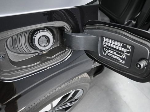 New 2026 Volvo XC60 B5 Plus w/ Climate Package AWD/4WD image 18