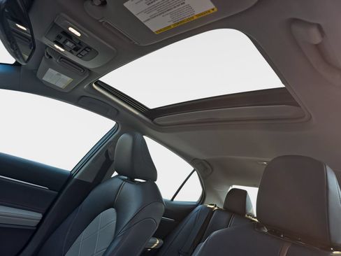 Used 2018 Toyota Camry XLE w/ Audio Package FWD image 28
