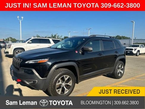 Used 2018 Jeep Cherokee Trailhawk AWD/4WD image 1