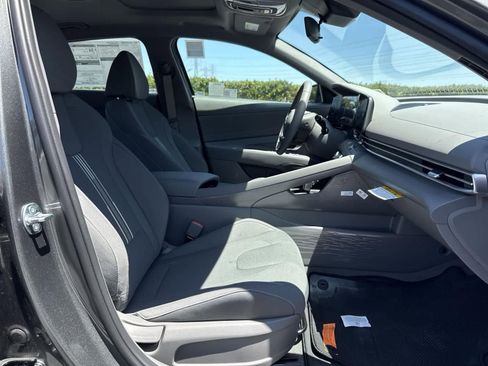 New 2025 Hyundai Elantra SEL image 38