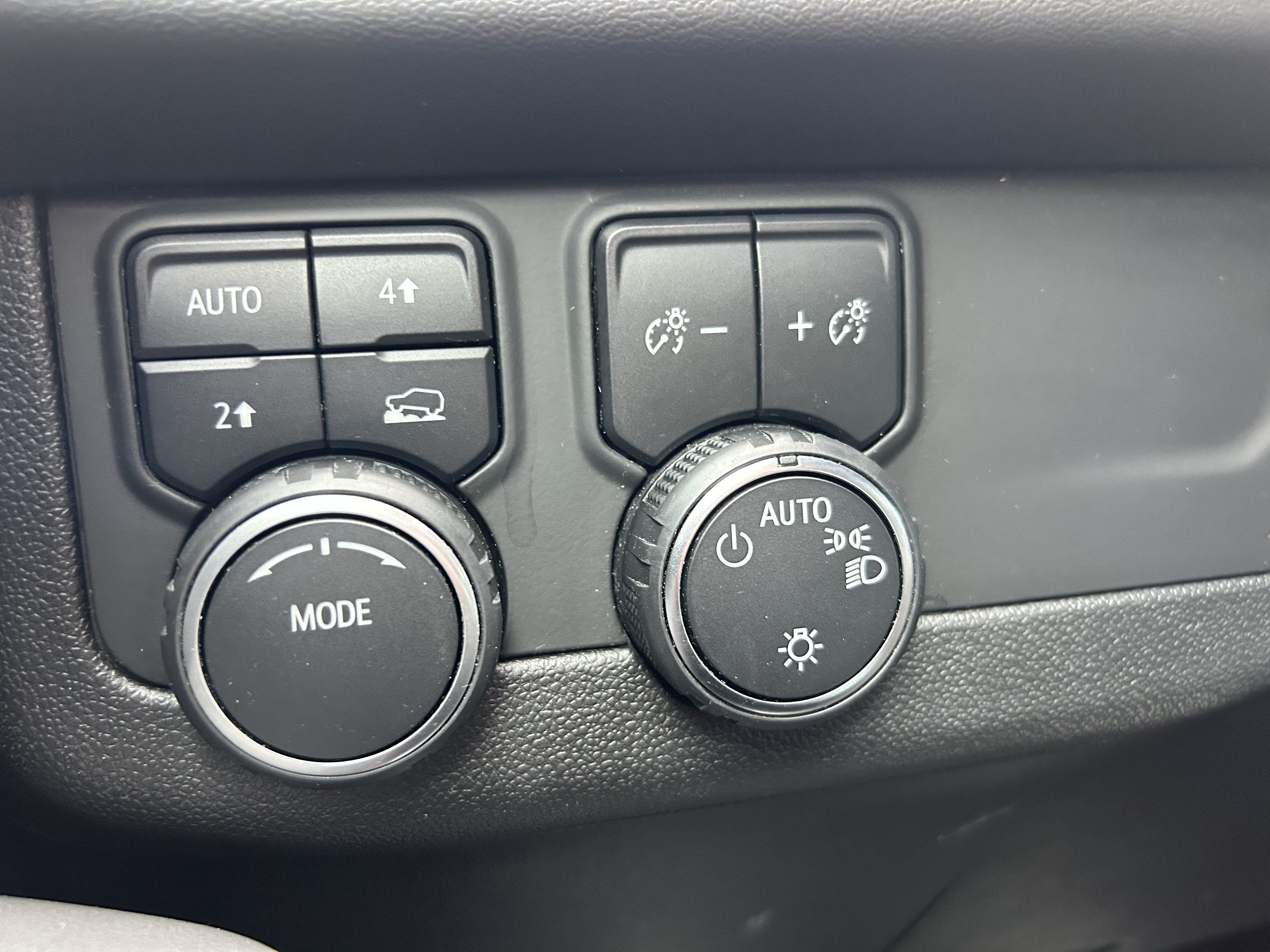 Used 2023 Chevrolet Tahoe RST w/ RST Performance Edition AWD/4WD image 19