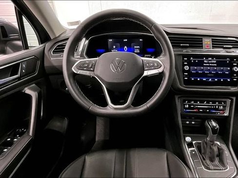 Used 2023 Volkswagen Tiguan SE FWD image 6