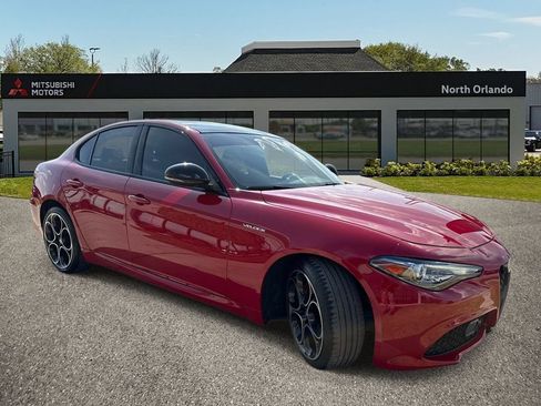 Used 2023 Alfa Romeo Giulia Veloce RWD image 7