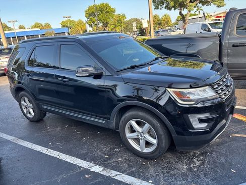 Used 2017 Ford Explorer XLT AWD/4WD image 1