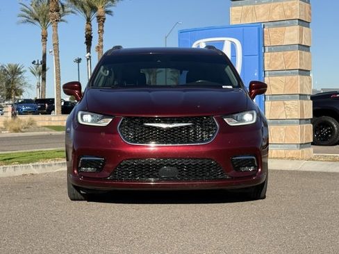 Used 2021 Chrysler Pacifica Touring-L image 5