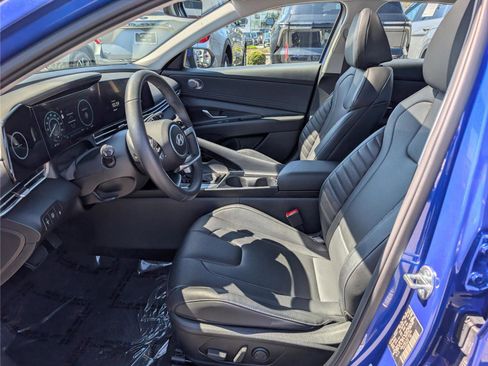Used 2025 Hyundai Elantra Limited image 15