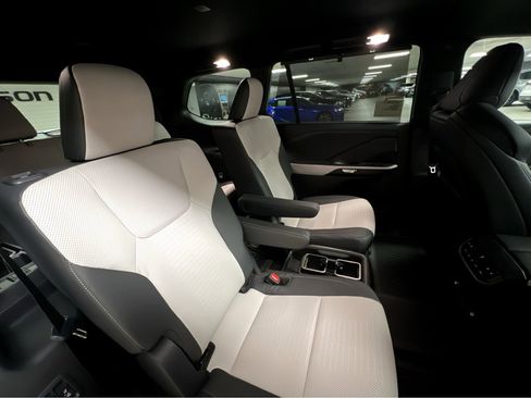 New 2026 Lexus TX 500h AWD image 22