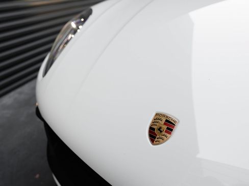 Certified 2025 Porsche Macan Turbo AWD/4WD image 39