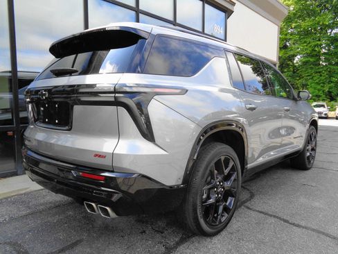 Used 2024 Chevrolet Traverse RS AWD/4WD image 5