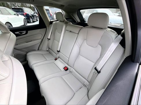 Certified 2023 Volvo XC60 T8 Plus image 19