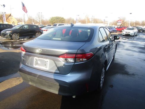 Used 2023 Toyota Corolla LE image 5