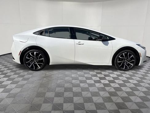 Used 2025 Toyota Prius Plug-In Hybrid FWD image 10