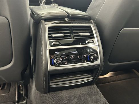Used 2021 BMW 750i xDrive w/ Executive Package image 35